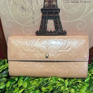 Louis Vuitton  Vernis Beige Sarah Wallet